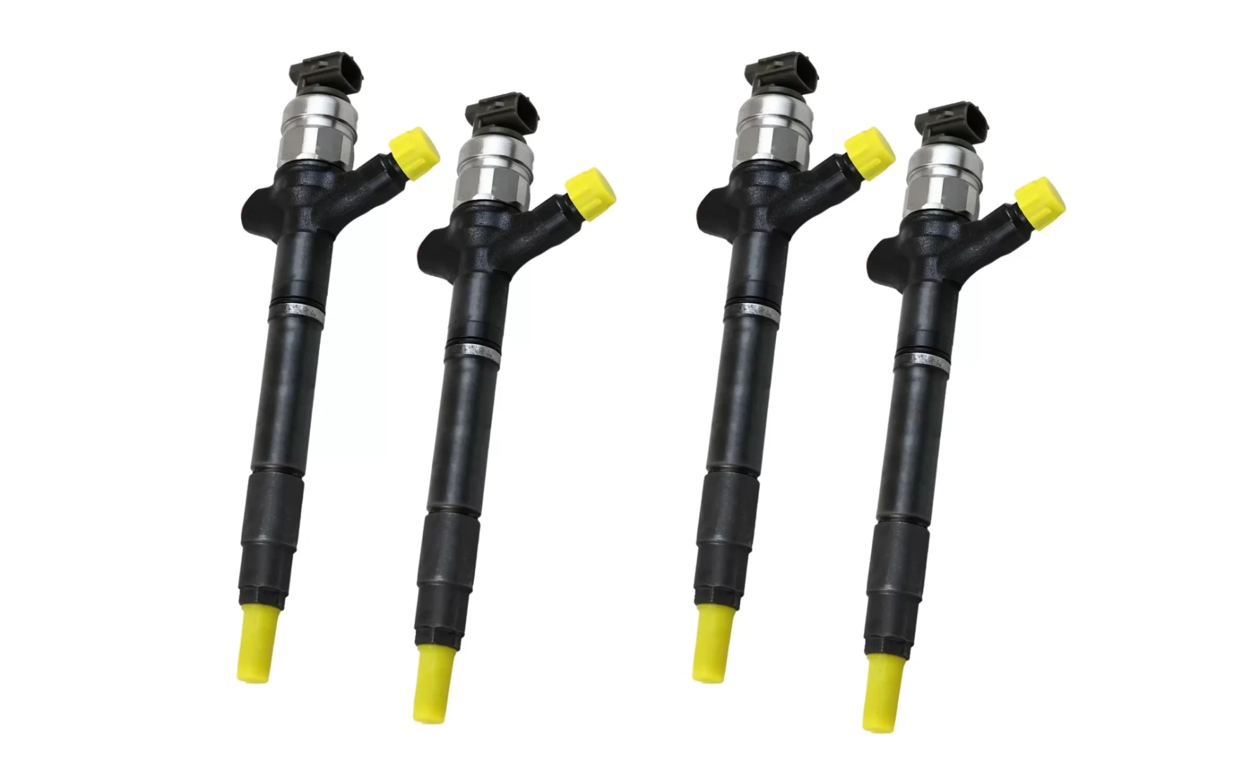 Zestaw wtryskiwaczy DENSO RF7J13H50 Mazda 2.0 Diesel Cztery wtryskiwacze DENSO RF7J13H50 ustawione obok siebie na białym tle