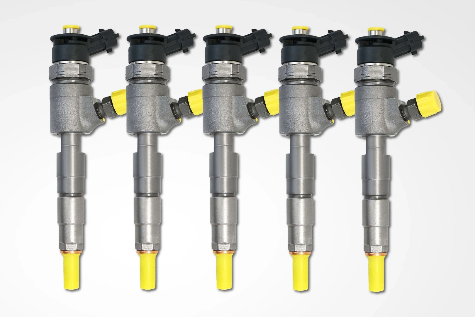 Wtryskiwacze Bosch Common Rail w ujęciu katalogowym Wtryskiwacze Bosch Common Rail z metalową obudową i żółtymi osłonami ochronnymi