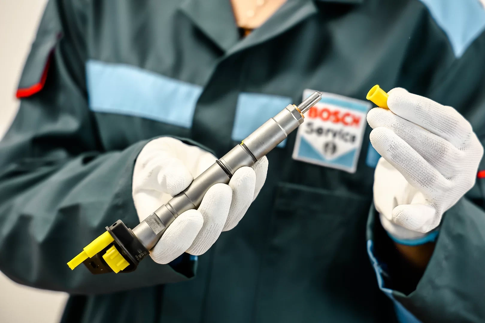 Kontrola wtryskiwacza Bosch Wtryskiwacz Bosch podczas kontroli serwisowej