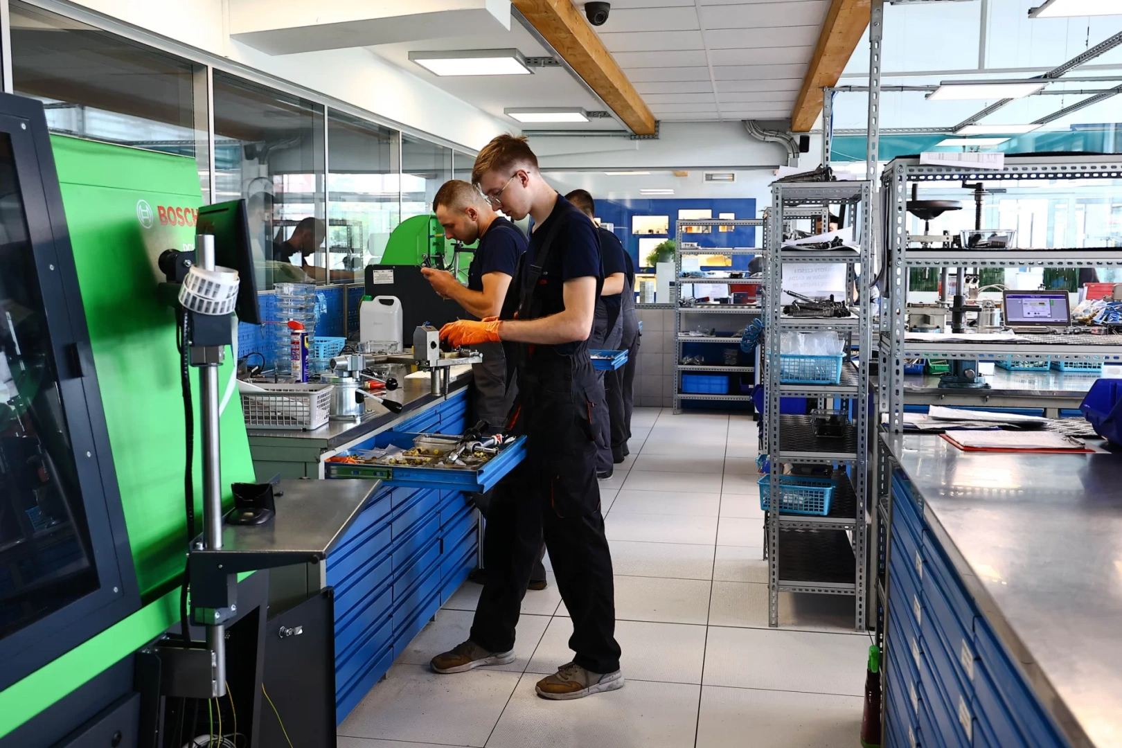 Pawlik Diesel Service Pawlik – diagnostyka i regeneracja wtryskiwaczy Pracownia Pawlik Diesel Service do regeneracji wtryskiwaczy