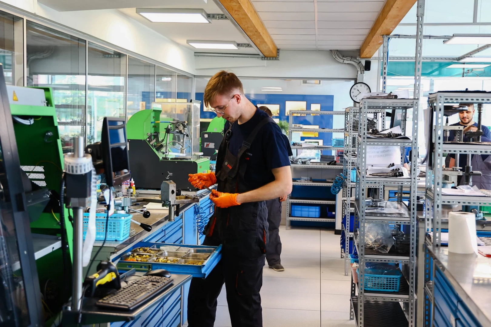 Zaplecze serwisowe wtryskiwaczy Pracownia serwisowa wtryskiwaczy