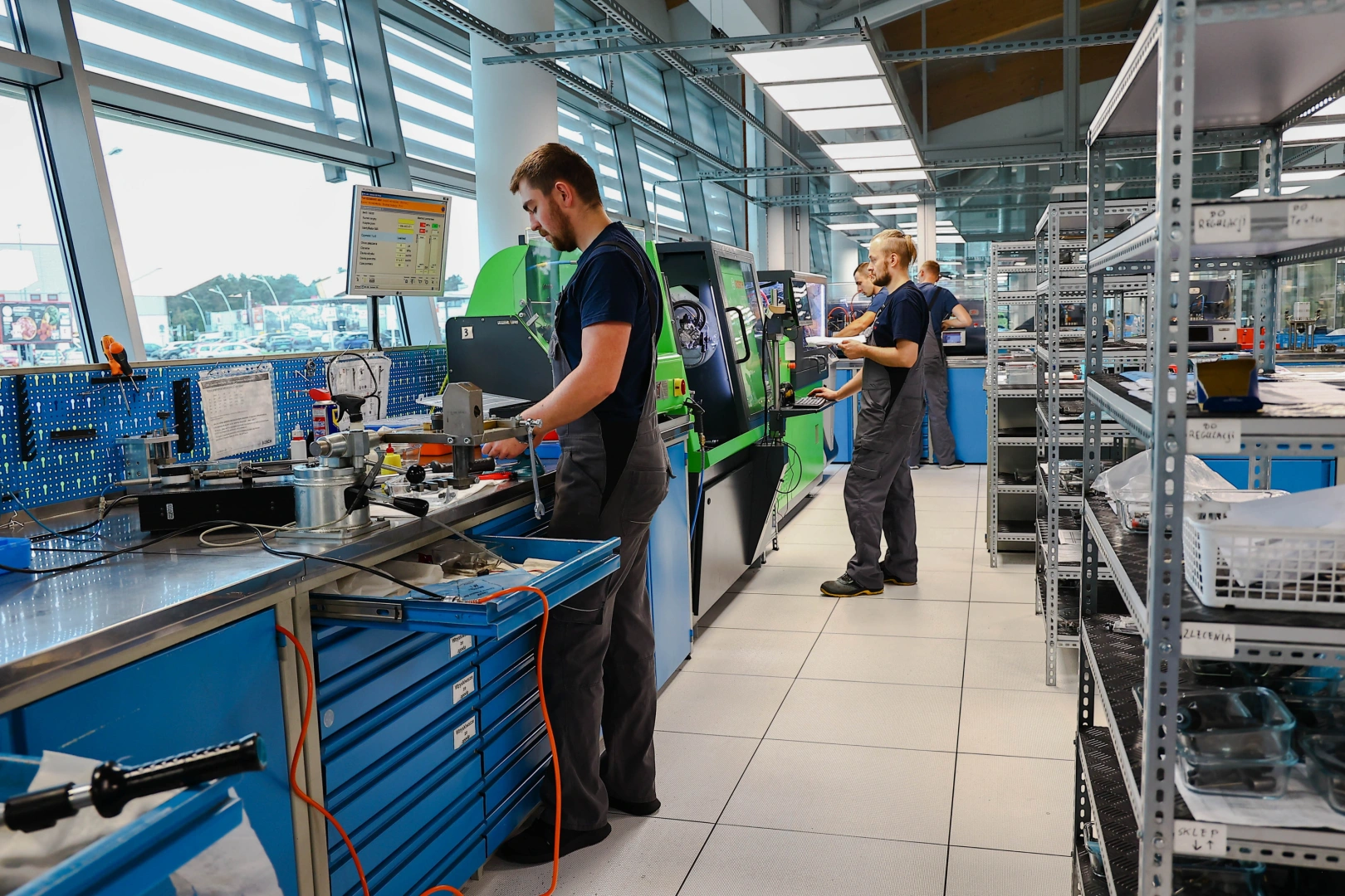 Technologia i doświadczenie, które pracują na Twój sukces Nowoczesne zaplecze techniczne zapewniające wysoką jakość i terminową realizację usług
