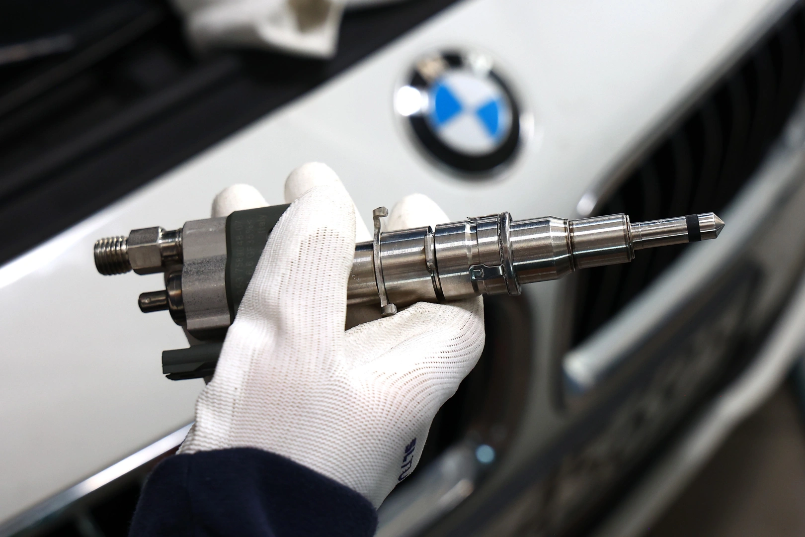 Regeneracja wtryskiwacza benzynowego do samochodów BMW Wtryskiwacz benzynowy po regeneracji przeznaczony do układu wtryskowego BMW