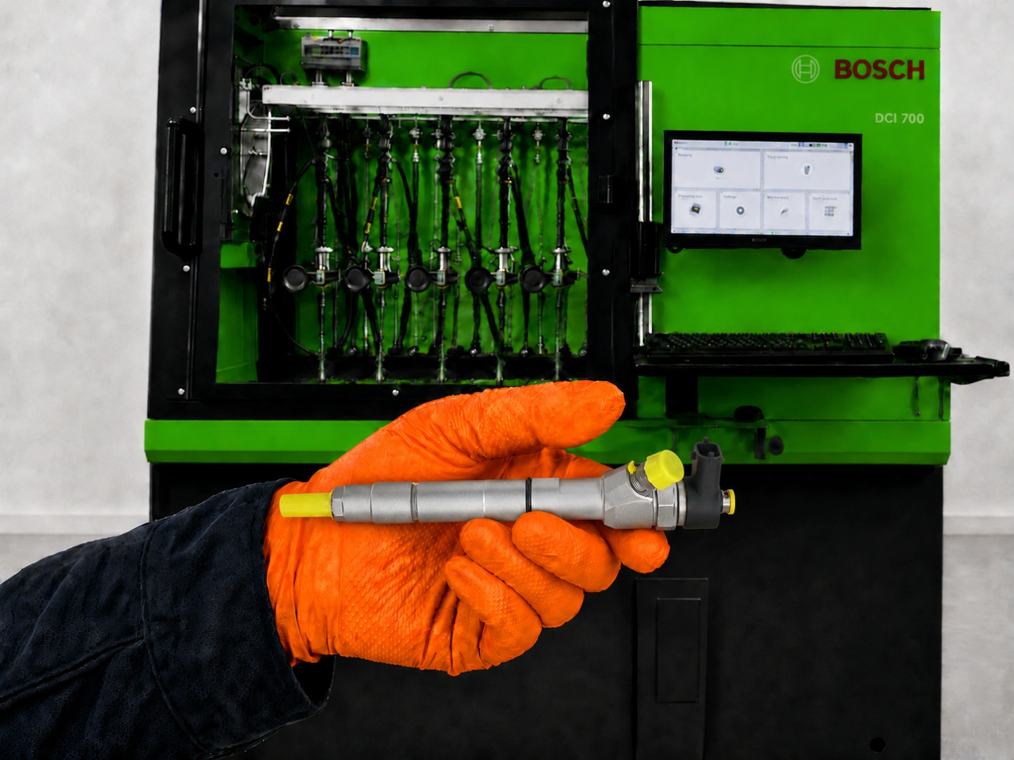 Testowanie wtryskiwaczy Common Rail w Pawlik Diesel Service Stanowisko probiercze Bosch do diagnostyki wtryskiwaczy