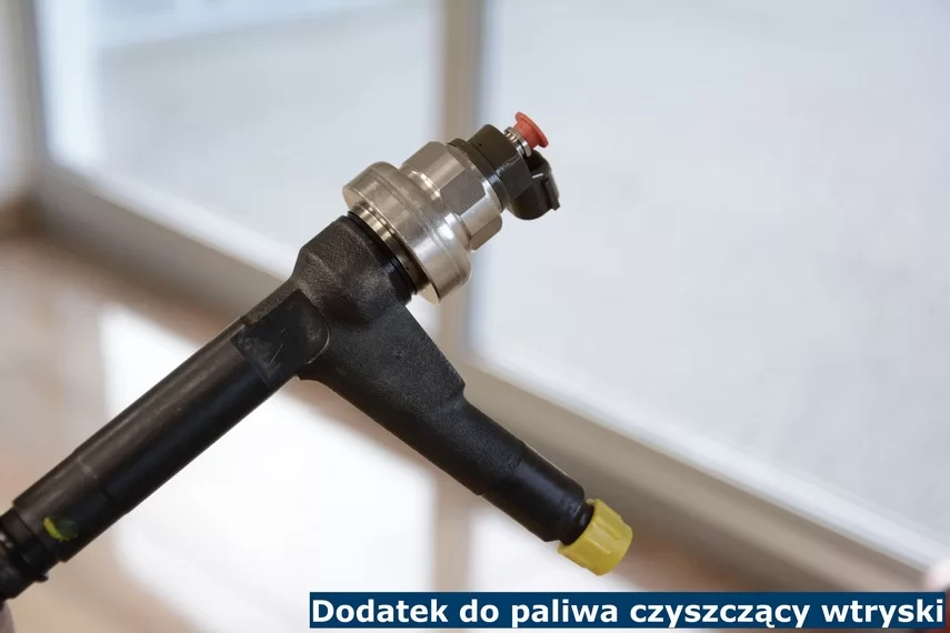 Dodatek do paliwa czyszczący wtryski