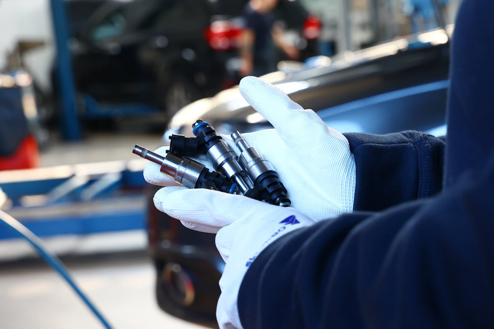 Końcówka wtryskiwacza benzynowego Renault Clio V Zbliżenie końcówki wtryskiwacza benzynowego Renault Clio V