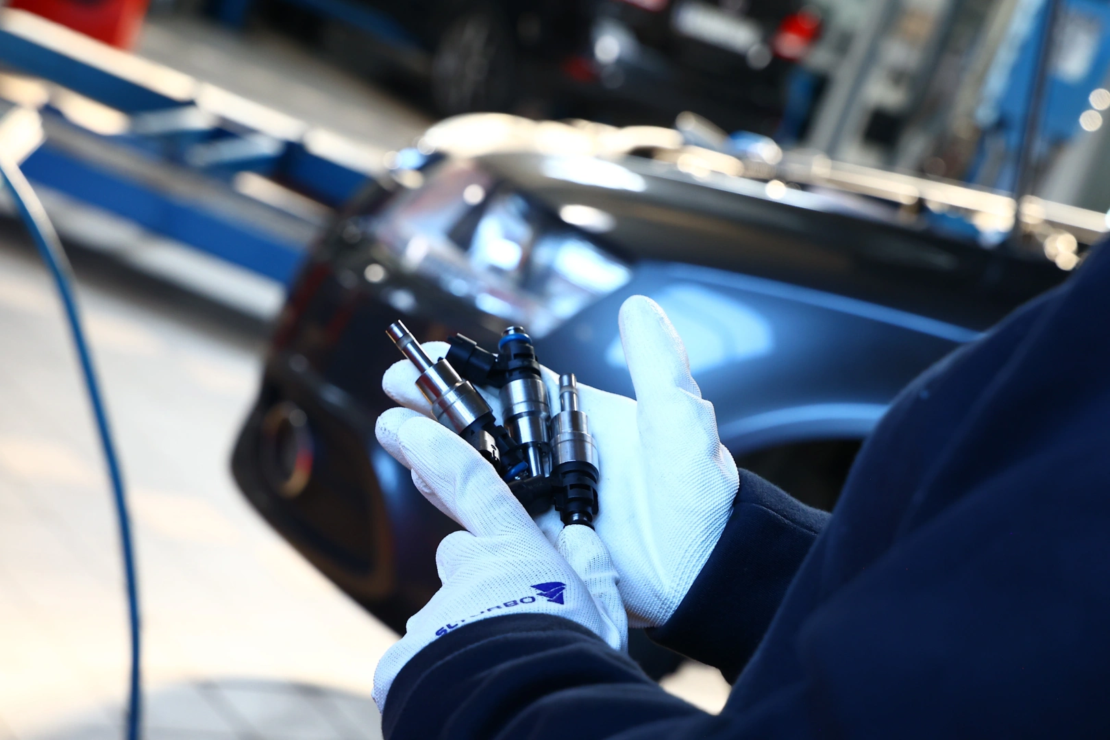 Końcowa weryfikacja wtryskiwacza Opel Frontera B po czyszczeniu Wtryskiwacz benzynowy MPI PFI podczas ponownej kontroli dawkowania i stabilności po czyszczeniu