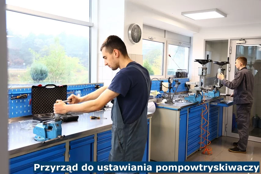 Przyrząd do ustawiania pompowtrysków