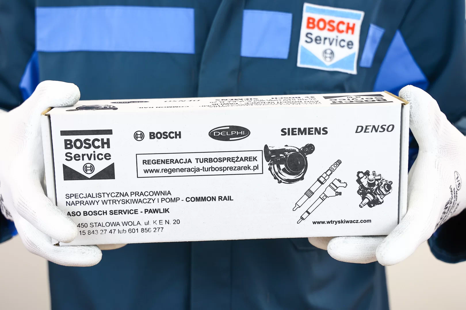 Pudełko z wtryskami przygotowane do wysyłki Pudełko z wtryskami przygotowane do wysyłki