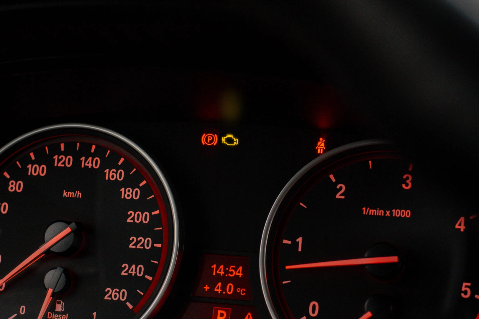 Jaka jest najczęstsza przyczyna awarii wtryskiwacza paliwa? Check Engine na desce rozdzielczej