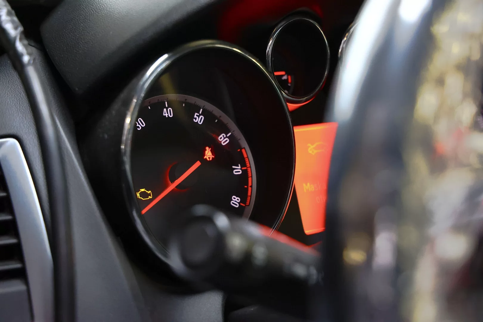 kontrolka chenk engine zapalona kontrolka check engine
