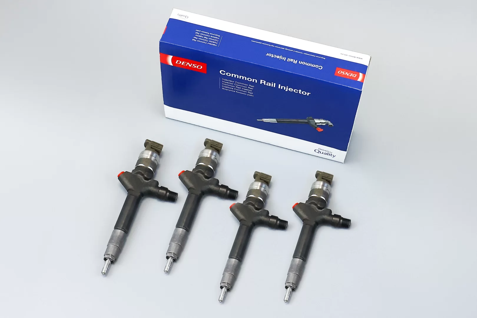 Komplet wtrysków Denso 095000-8220 Denso komplet wtryskiwaczy