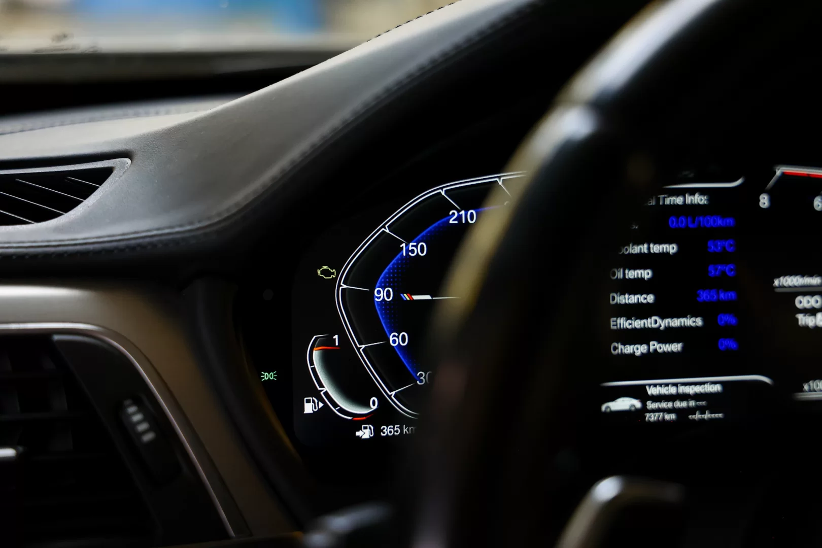 Jakie symptomy mówią o awarii wtrysków? Check engine na desce rozdzielczej