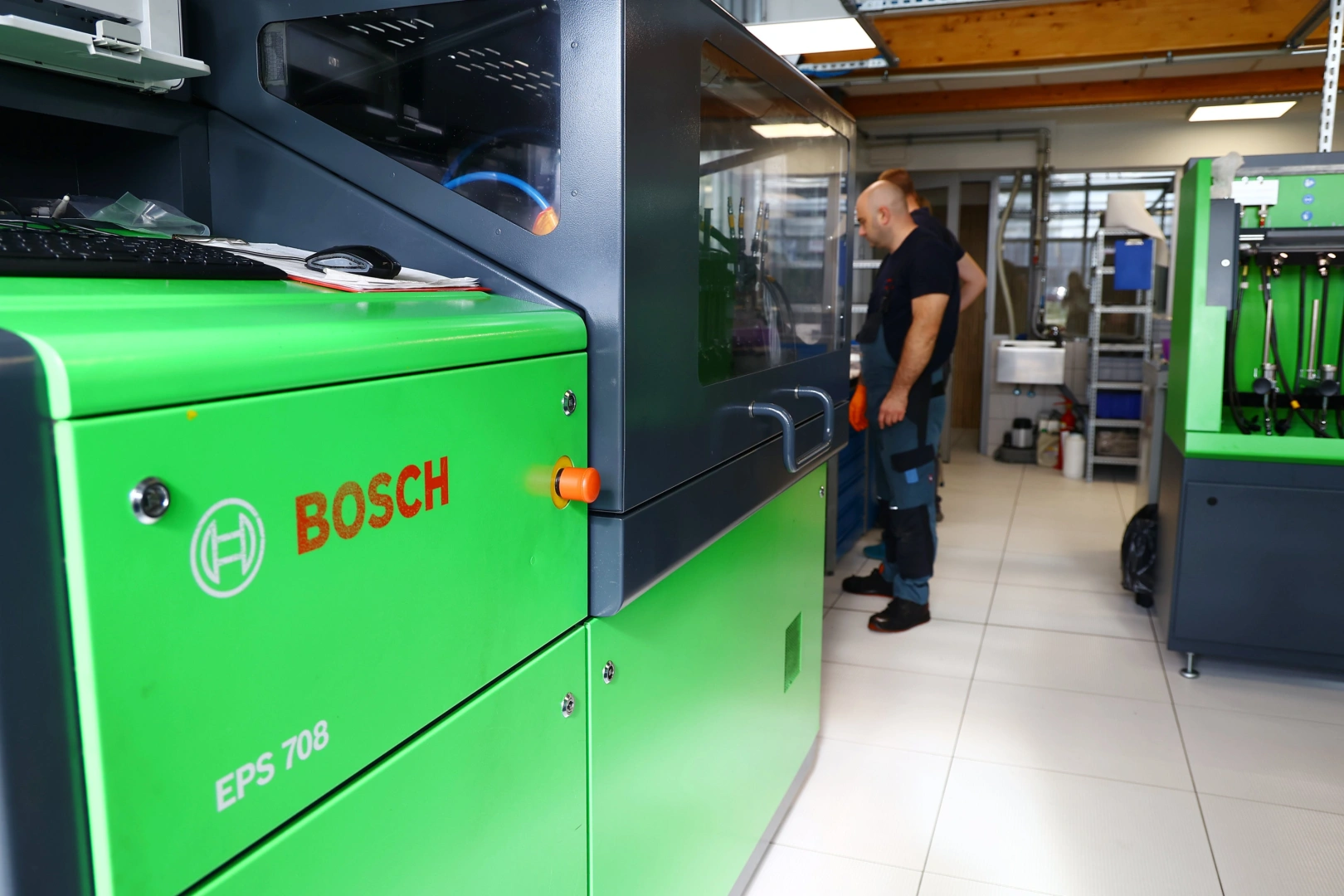 Bosch EPS 708 – badanie pomp wysokiego ciśnienia Common Rail Stanowisko probiercze Bosch EPS 708 do badania pomp wysokiego ciśnienia Common Rail w pracowni Pawlik Diesel Service.
