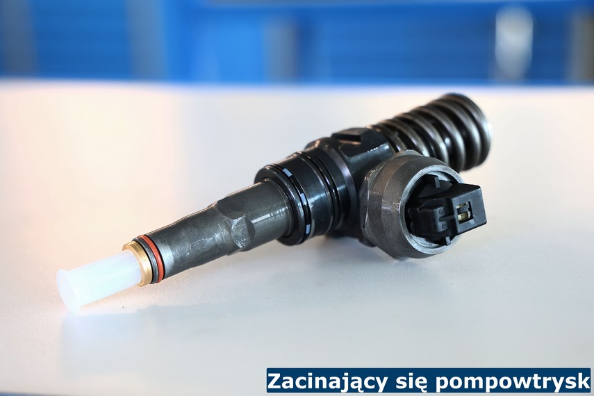 Zacinający się pompowtrysk Zacinający się pompowtryskiwacz