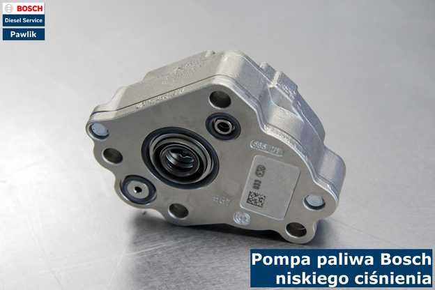 Pompa paliwa Bosch niskiego ciśnienia na stole pracowni regeneracji Pompa paliwa niskiego ciśnienia Bosch